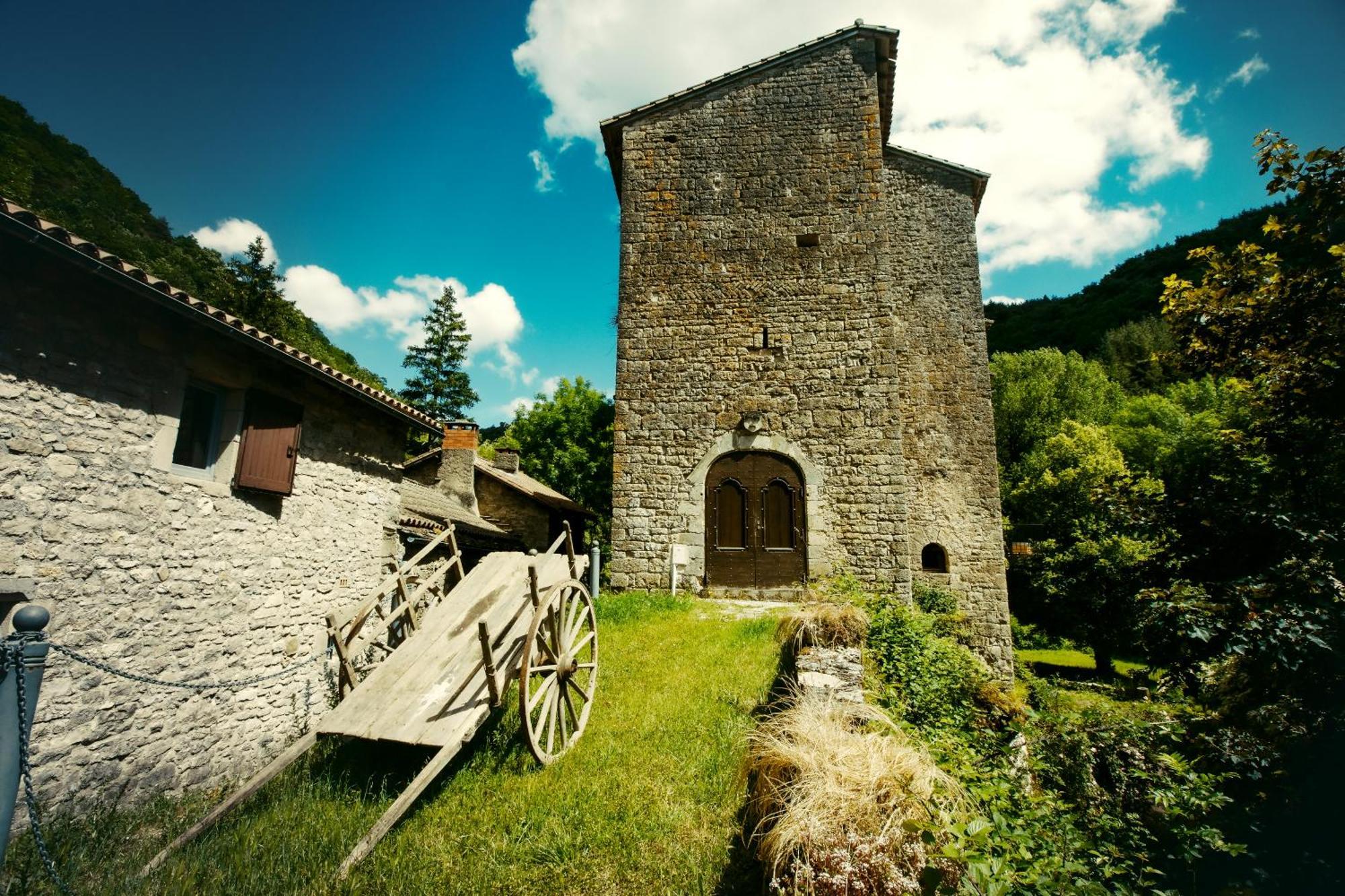 Le Chateau De Sorgues Cornus Esterno foto