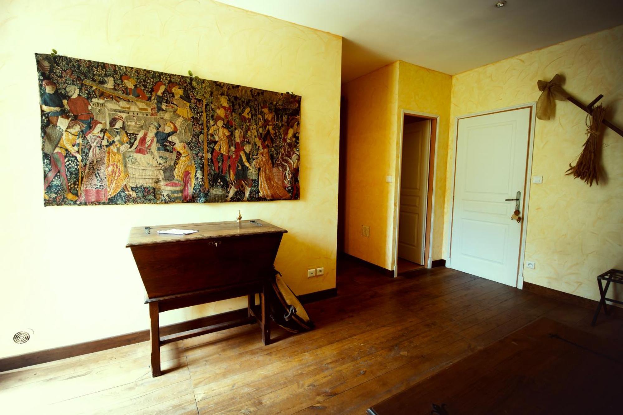 Le Chateau De Sorgues Cornus Esterno foto